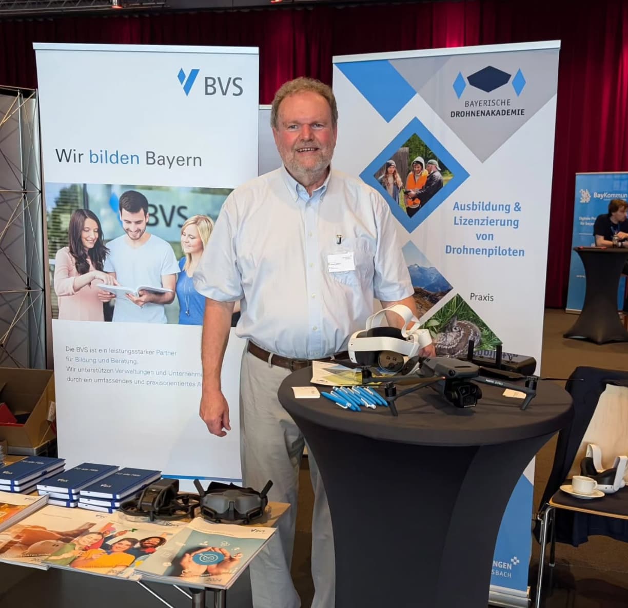 Representative of the Bavarian Drone Academy showcasing Drone Simulator VR at an educational exhibition as a safe and effective alternative to live drone demonstrations